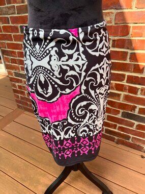 White Mark Black, White and Vivid Pink Skirt Size L